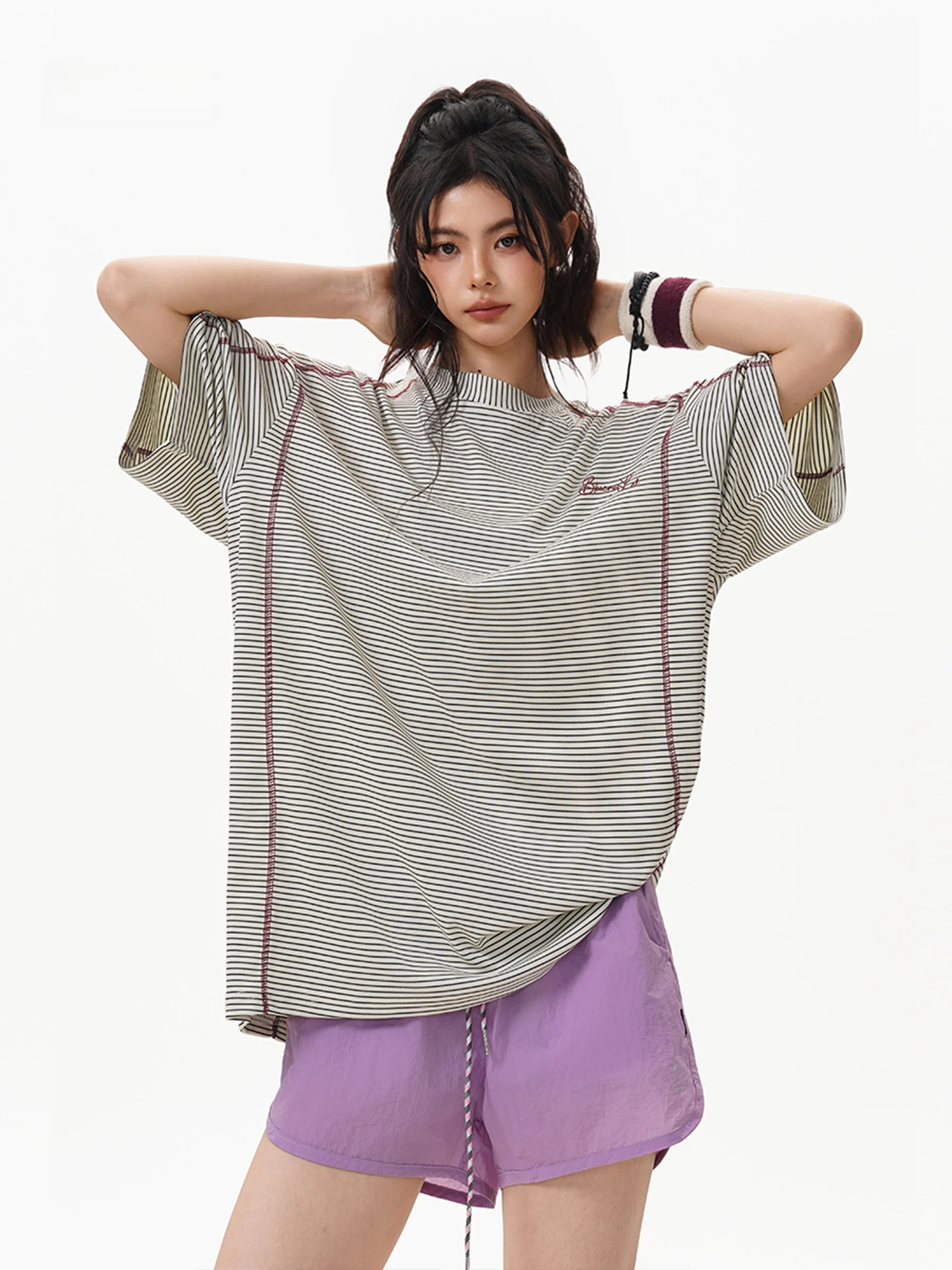 総柄Tシャツのデザインと機能：ストライプデザインのユニセックス半袖Tシャツを徹底解説