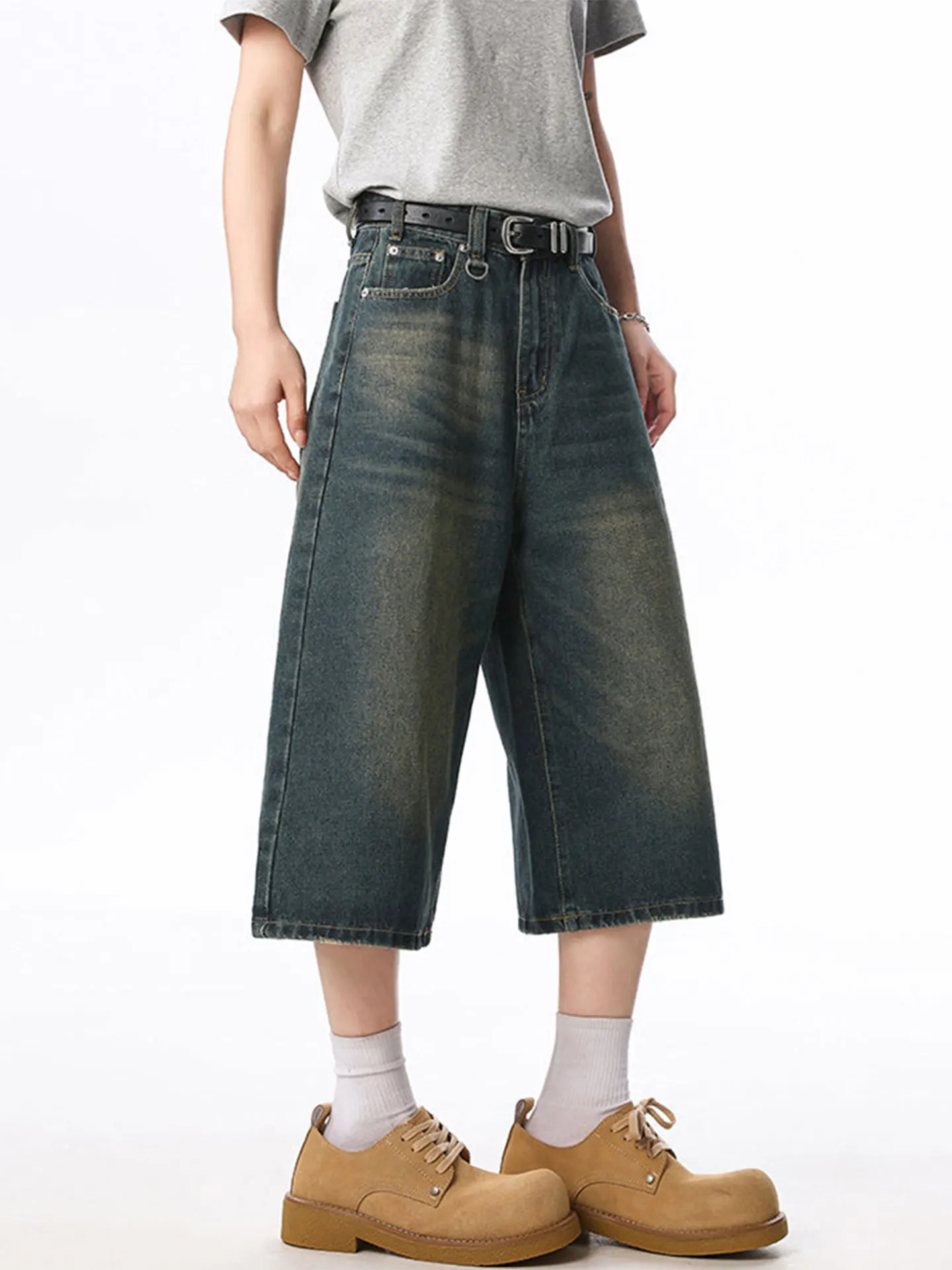 ヴィンテージ風ダメージデニムパンツ：ルーズフィットで夏のカジュアルスタイルを実現