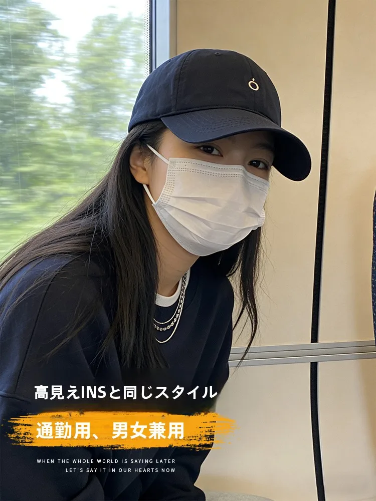 刺繍入りネイビー野球帽：女性向けのUVカット機能とデザインの実用性を解説