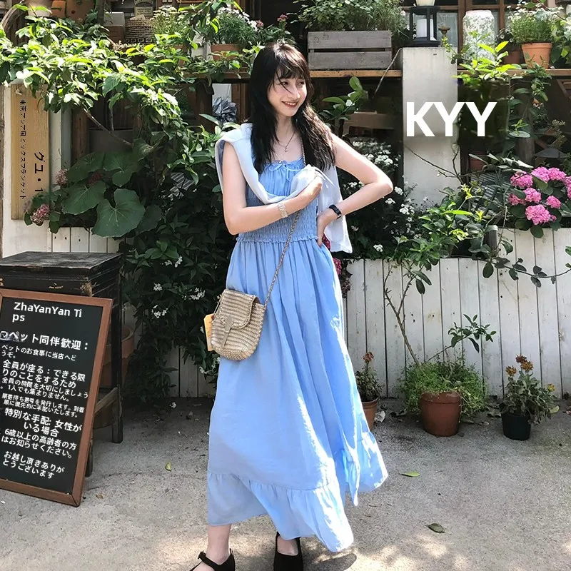 腰にリボンをつけるドレスは、本当に通勤に合うの？