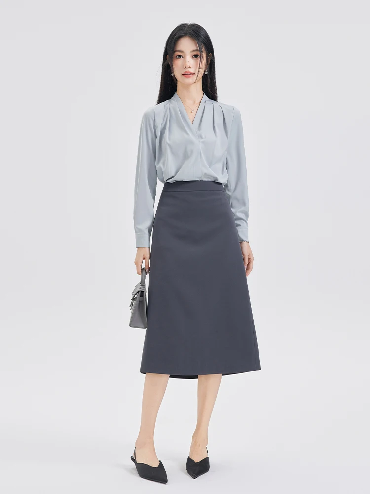 40代の研修にふさわしい服装は、シンプルで通気性の高いタイトスカートがベスト？