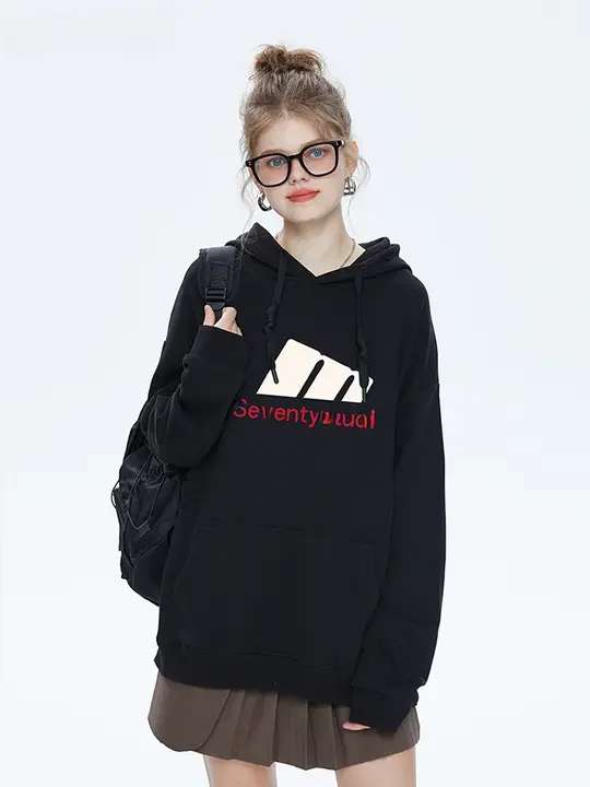 カジュアルな文字プリントフード付きパーカー【秋冬用・女性・トレンドデザイン】（セットアップ対応）