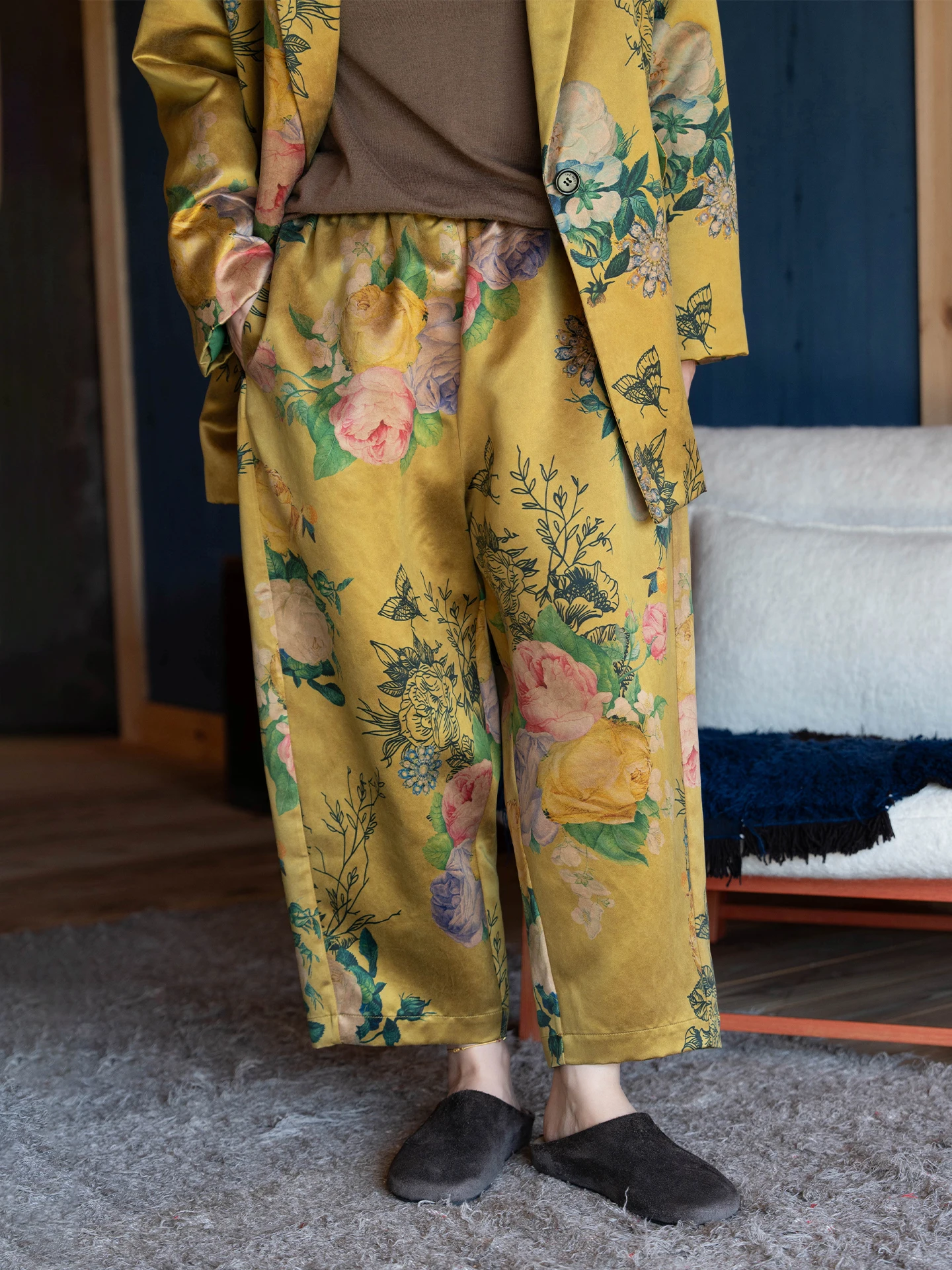 60代女性スーツはどこで買うべき？通勤からレクリエーションまで、本当の選び方を解き明かす
