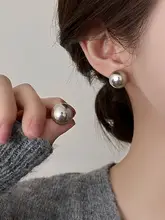 冷灰色パールピアス【軽やかで洗練されたデザイン・個性的なアクセサリー】