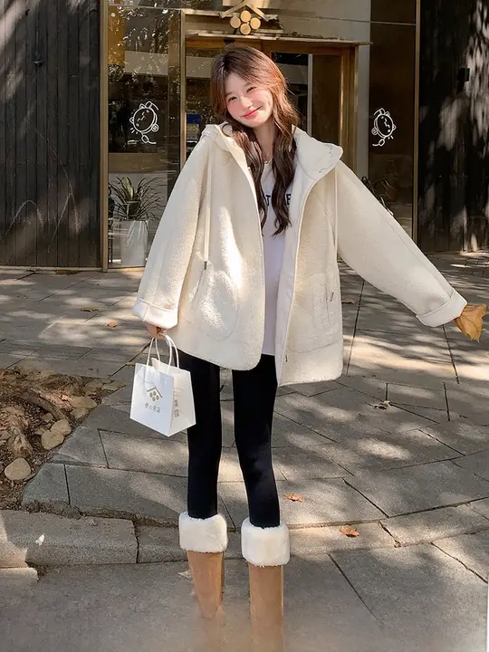 米白色フード付き 羊羔毛コート【女性用・冬用・ゆったりデザイン・厚手】