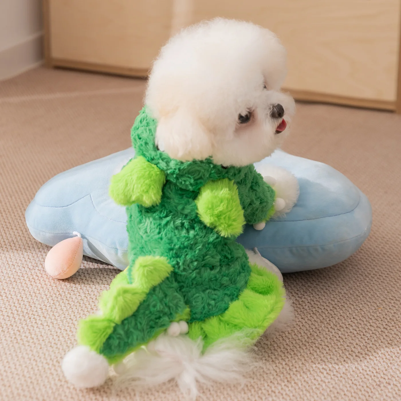 恐竜変身デザインの犬用衣服：小型犬向け二足タイプの実用性とサイズ選定ガイド