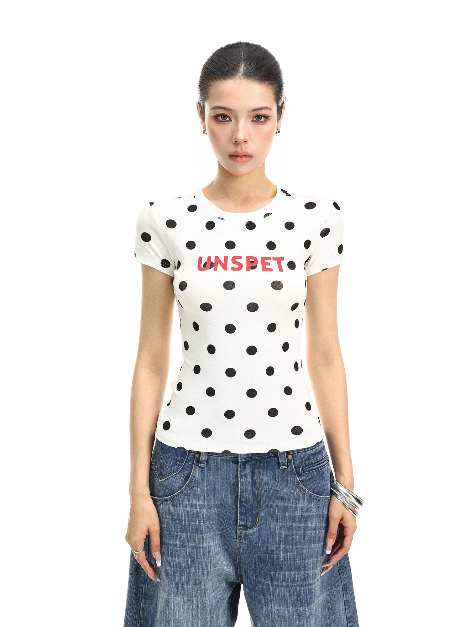 ドット柄プリントTシャツの魅力と実用性：レディースショートスリーブの季節別着用法