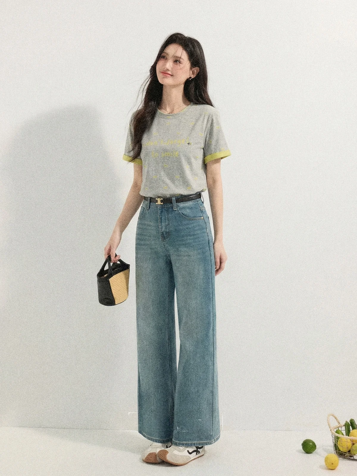 デザインにこだわったグレーTシャツで、日常のスタイルをどう変える？