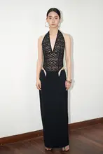 黒のウエストカットアウトのストレートロングスカート