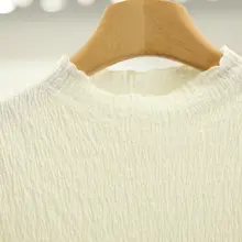 シンプルなデザインのフィット感ある半袖ニットトップス【単色・スリムフィット・秋用】