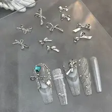 蝶結びデザインのネイルアクセサリー【細かい煌めき・ゴールドトーン】
