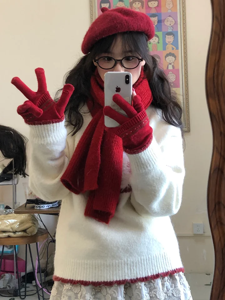 冬の暖かさを提供！赤いマフラー、帽子、手袋【クリスマス気分・極上の柔らかさ】（セットアップ対応）