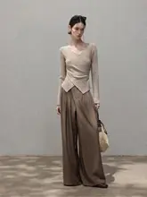 レトロデザインのクロスニットVネックTシャツ【女性用・シルエットを引き立てる・長袖】
