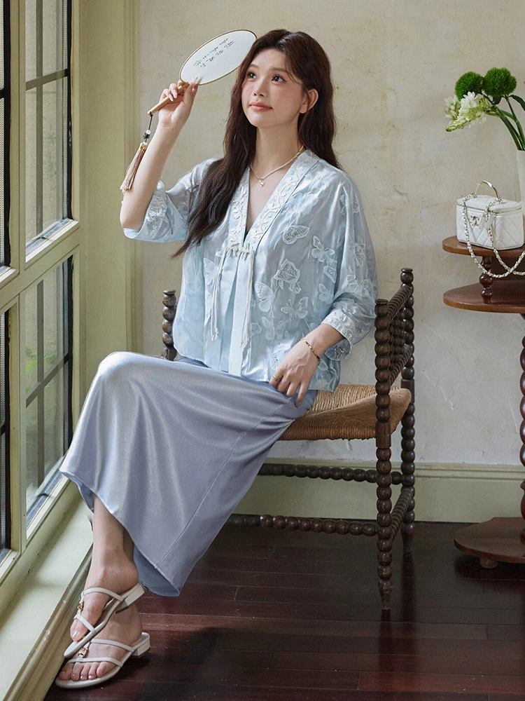 春の格好を決めるには、何を着るかよりも「どう着るか」が大切？