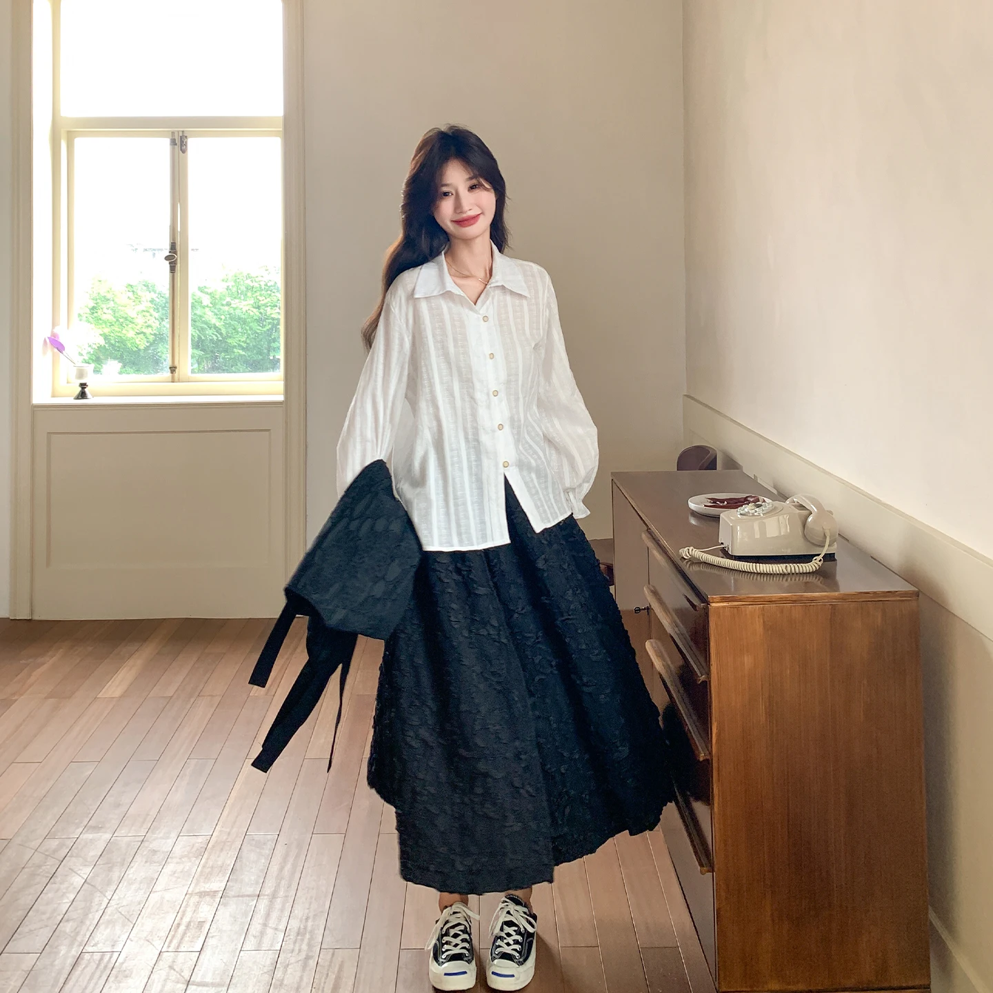 黒の提花デザインジレ風ドレス：ドレス・私服の実用性と着脱しやすさを徹底解説