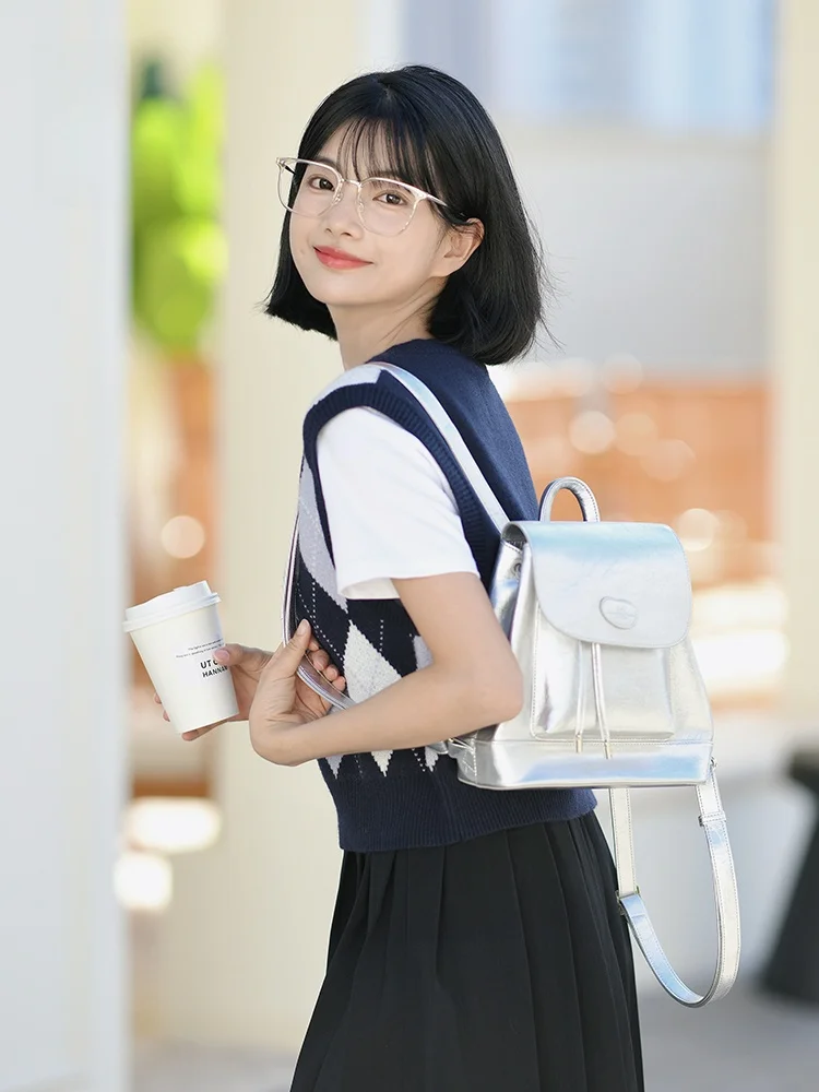 小さめのバックパックで通勤や旅行を楽しくする方法は？