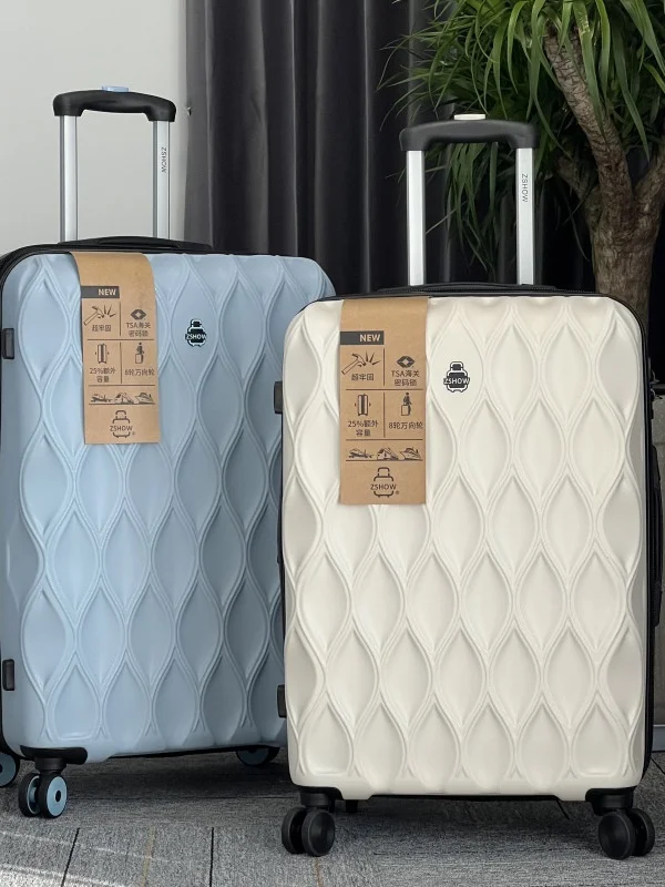スーツケース 機内持ち込み 最大サイズ おすすめは？軽量で耐久性に優れたPC素材のモデルが今注目