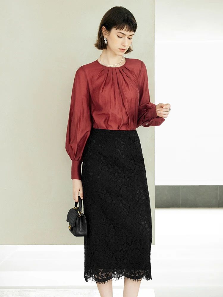 40代のレディース服で迷うなら、春にぴったりの赤と黒のセットアップは？