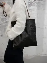 幾何学模様の刺繍が施されたトートバッグ【大容量・キャンバス素材・女性向けギフト】