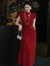 新中式デザインの赤い旗袍【若い女性向け・フィット感のあるドレス・フォーマル用】