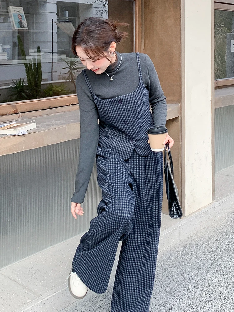 11月に着るトップスはどんなもの？ネイビー格子トップスが秋から冬にかけてのスタイルを支える理由