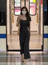 フラワープリント方形ネック短袖ワンピース【女性用・夏季用・タイトフィット】