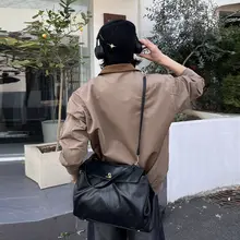 メッセンジャーバッグ 腋下バッグ ユニセックス 大容量 ヴィンテージ 韓流 斜め掛け ショルダー おしゃれ 通勤 オフィスカジュアル「YUEN」