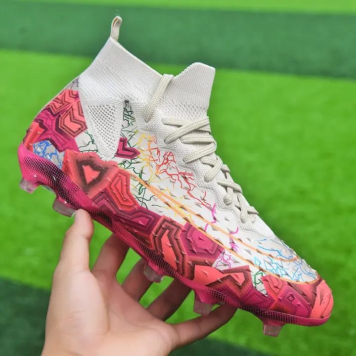 高めのデザインのサッカーシューズ【ジュニアから大人向け・AGスタッド・トレーニング用】