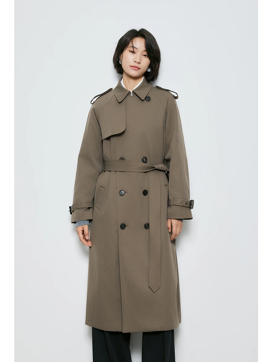 大人可愛い服 40代コーデの完全ガイド｜軽量ダブルブレストコートで自然なスタイルを実現