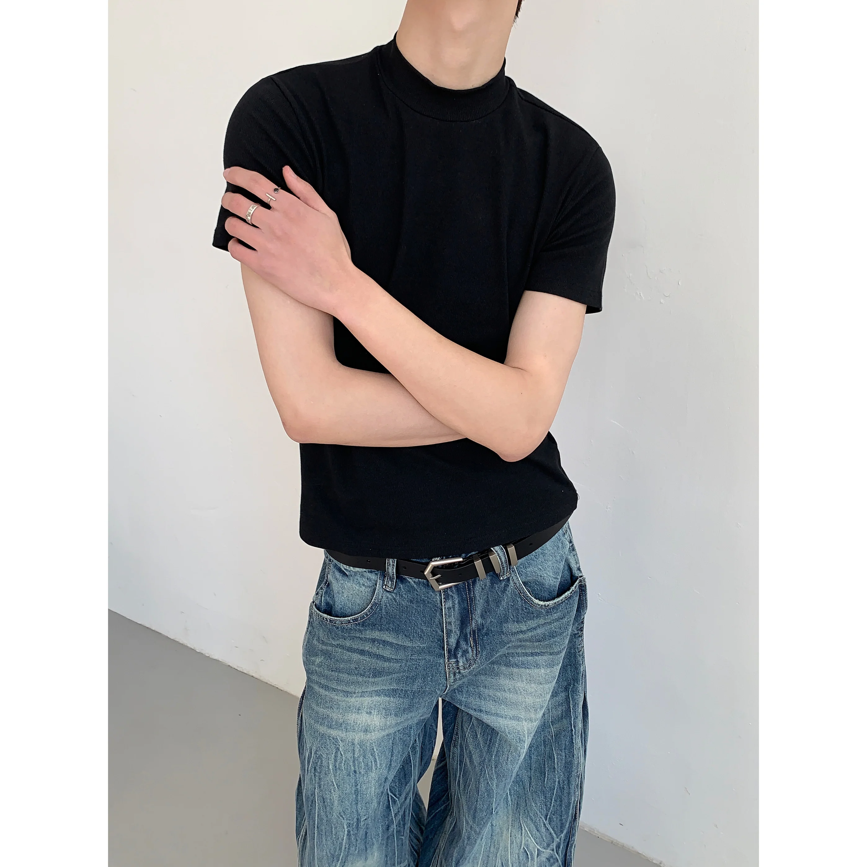 シャツが似合う骨格に応じた着こなし：韓国風ハイネック半袖Tシャツの選定ガイド