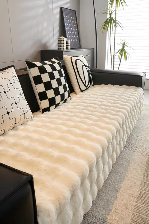 高級感のあるウサギファーソファマット【冬用・厚手・毛皮風】