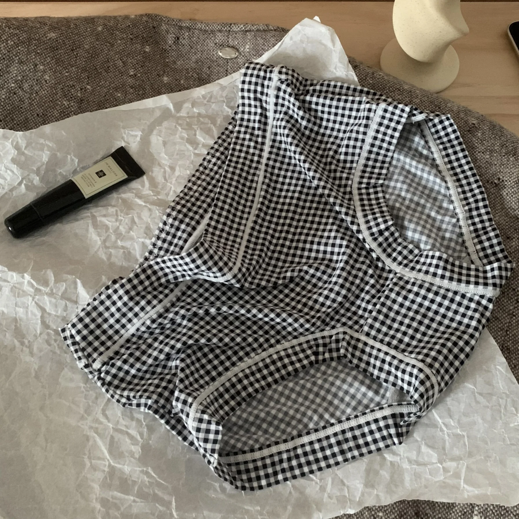シームレスパンティ アイスシルク ショーツ：透けない下着の色と素材による実用性解析