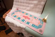 レトロデザインのゲーム用テーブルマット【布達ペスト風・大判・マウスパッド対応】