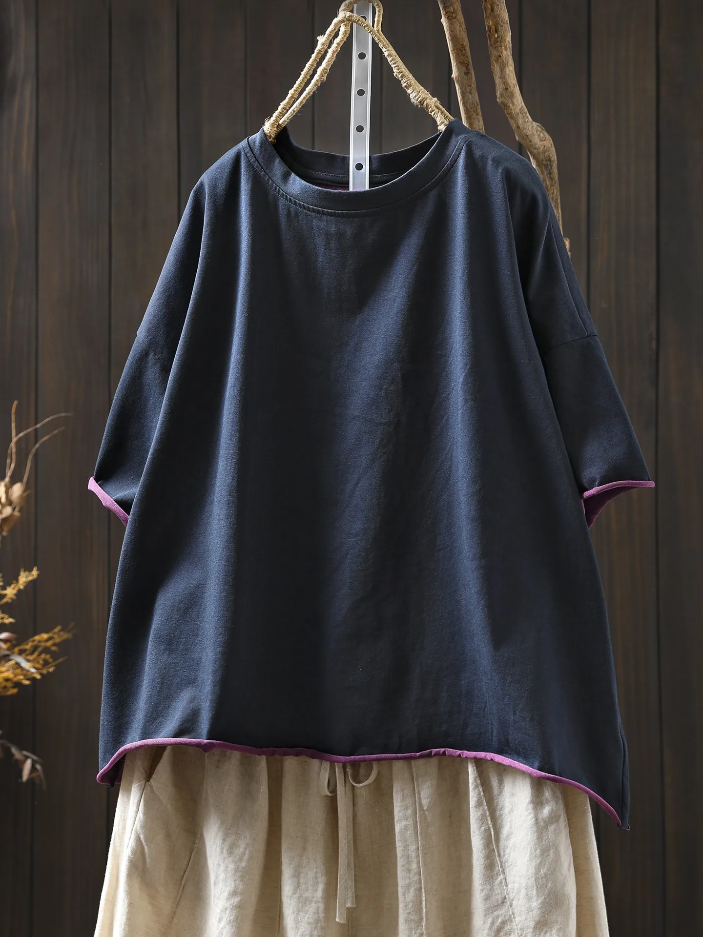 ゆるいTシャツはどんなもの？通勤や日常で活躍する「夏のカジュアル」を選ぶべきポイントとは？