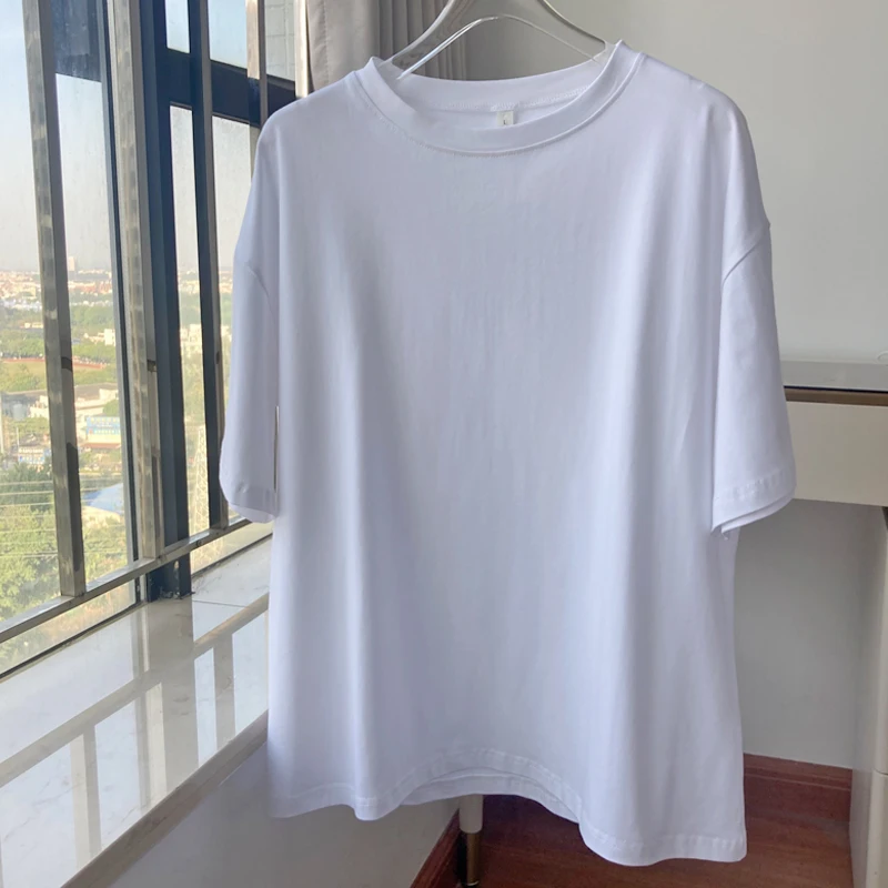 オーバーサイズTシャツがダサいと感じるなら、どうすればいいの？白Tシャツ1枚で着こなしをシンプルにできる方法とは？