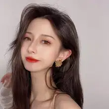 クラシックデザインの幾何学模様メタル感イヤリング【925シルバー針使用】