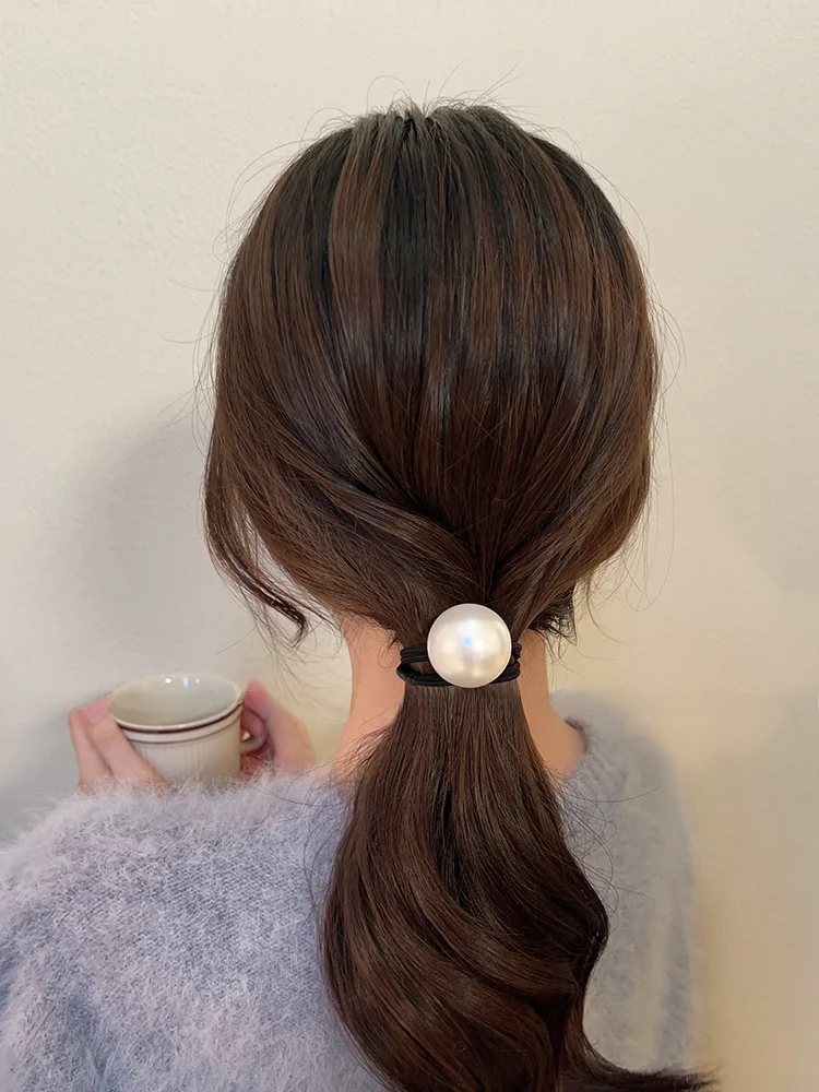 パールビンテージ風ヘアゴム：低めのお団子ヘアに最適な女性用ヘアアクセサリーの使い方と特性