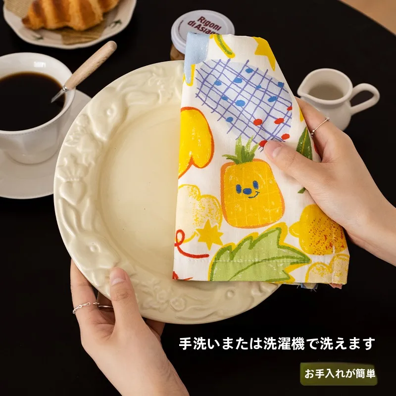 ダイニングラグを選びながら、夏の部屋に果物の風を届ける方法は？