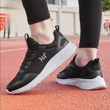 通気性のあるメッシュ素材のランニングシューズ【軽量・ソフトソール・クッション性】