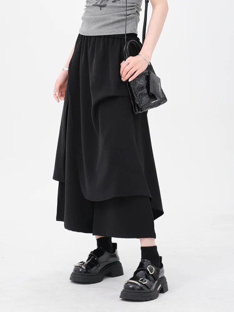 デザイン性のあるレイヤード風スカートパンツ【春夏向け・暗黒スタイル】の着こなしと選定ガイド