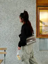 レトロデザインの斜め掛けバッグ【ユニセックス・防水ナイロン・iPad対応】