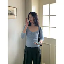デザイン性に優れたブルーの七分袖Tシャツ【春用・フィット感・女性用】