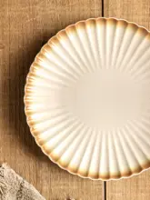 華やかなデザインの陶器製プレート【家庭用・釉下彩・美しい食器】