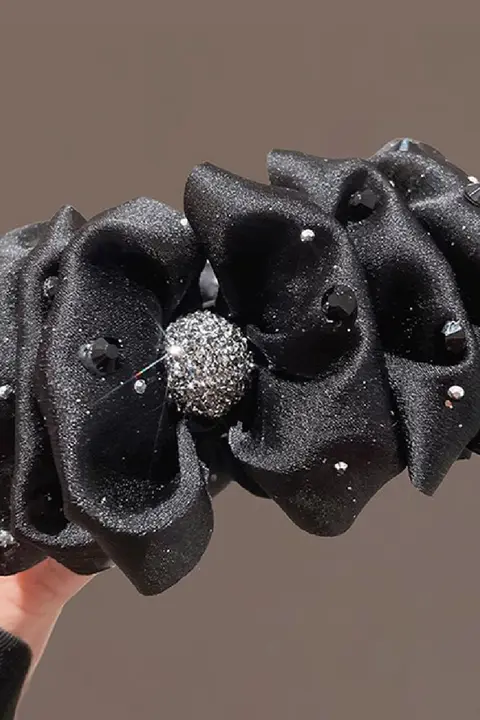 後頭部用 ヘアクリップ【ブラック・フリルデザイン・ボリュームアップ効果】