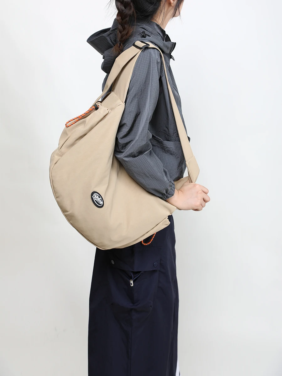大容量ナイロンショルダーバッグ：摩登中性風の日常通勤に最適な軽量設計