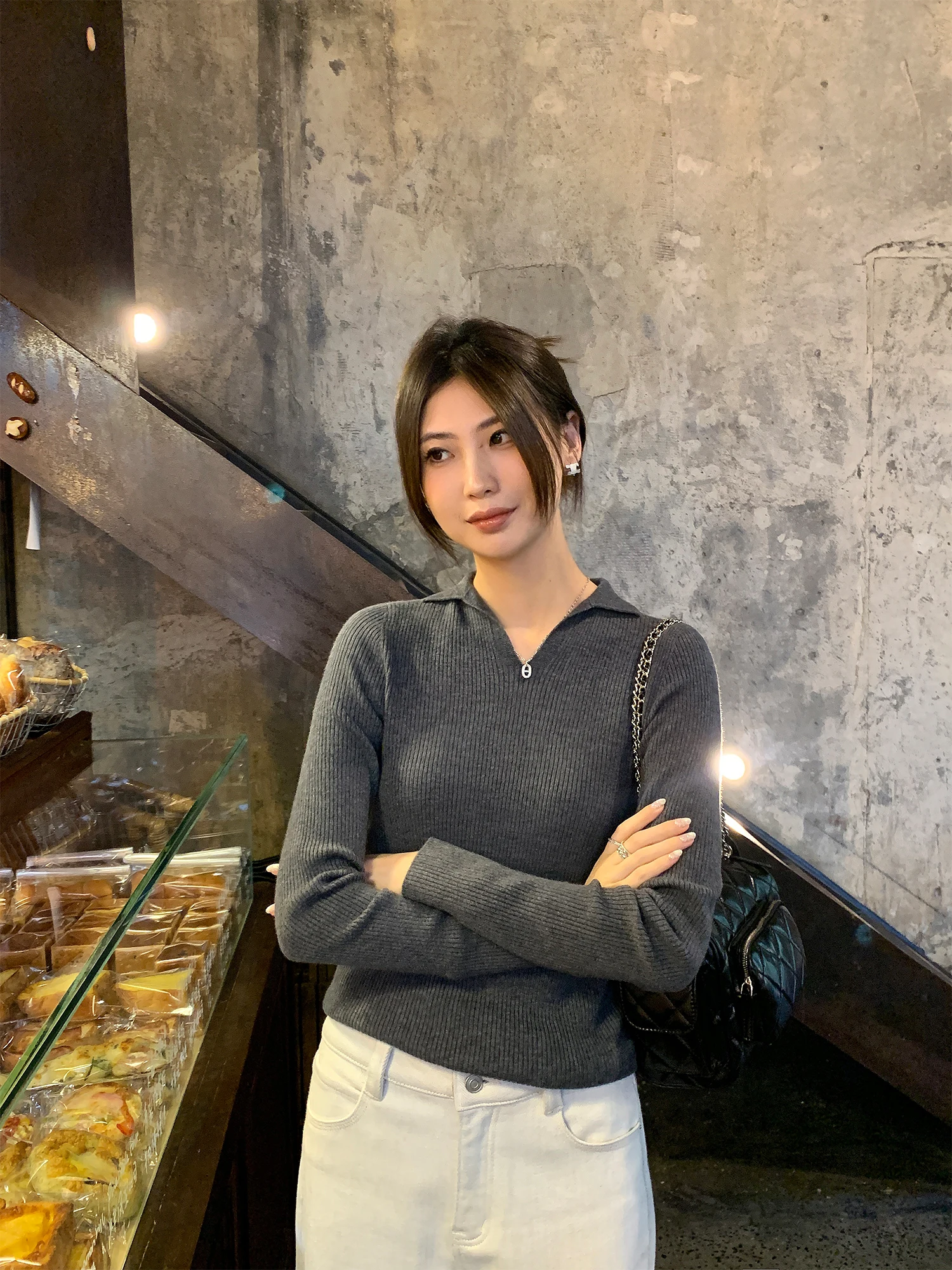 無縫デザイン 羊毛Vネックニット【春秋対応・タイトフィット・小翻領】