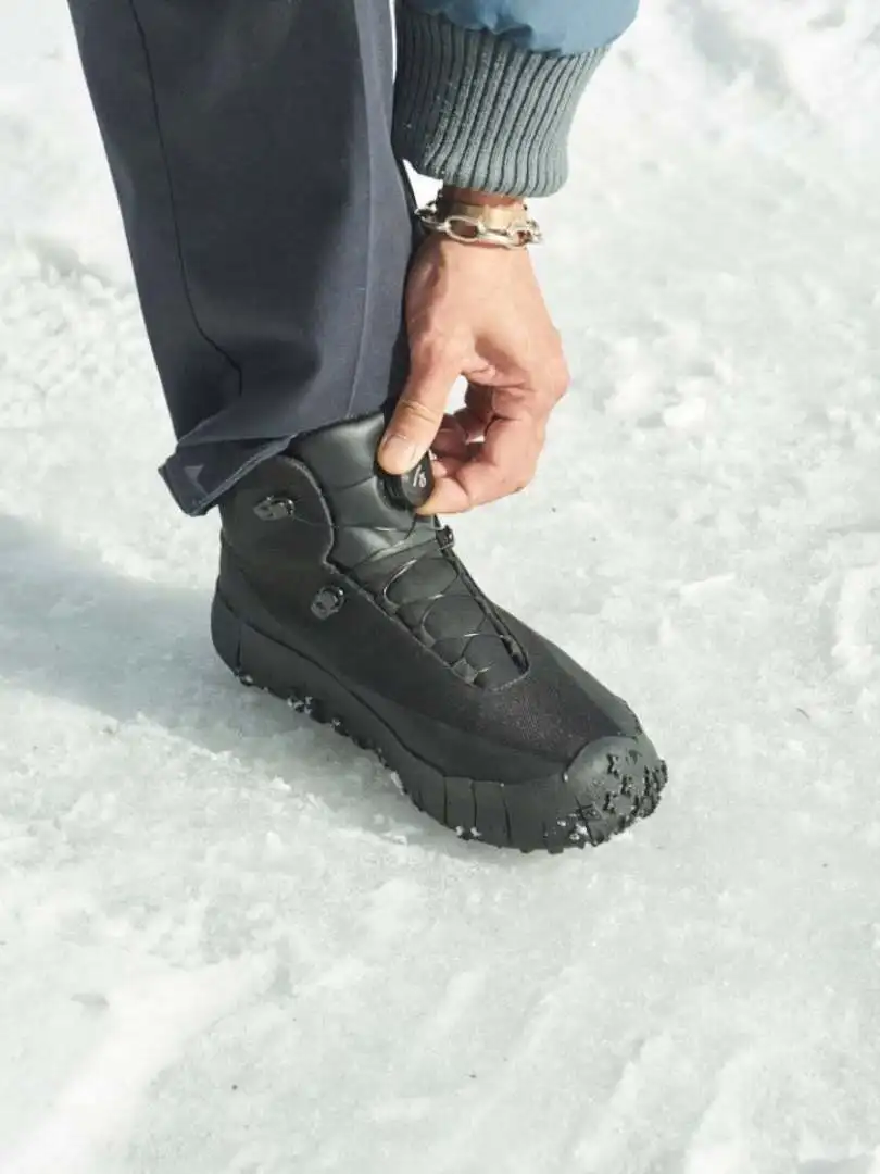 防寒機能付きアウトドア雪用ハイキングシューズ：eVent素材とMEGAGRIP外底の実用性解析