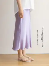 光沢のある高ウエストデザインのスカート【女性用・サテン・ストレート・春秋用】