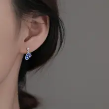 青い蝶の羽デザインのイヤリング【ユニーク・秋冬用・イヤーカフ】