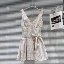 フレンチスタイルのVネックリボン付きニットワンピース【花柄・夏用】（セットアップ対応）